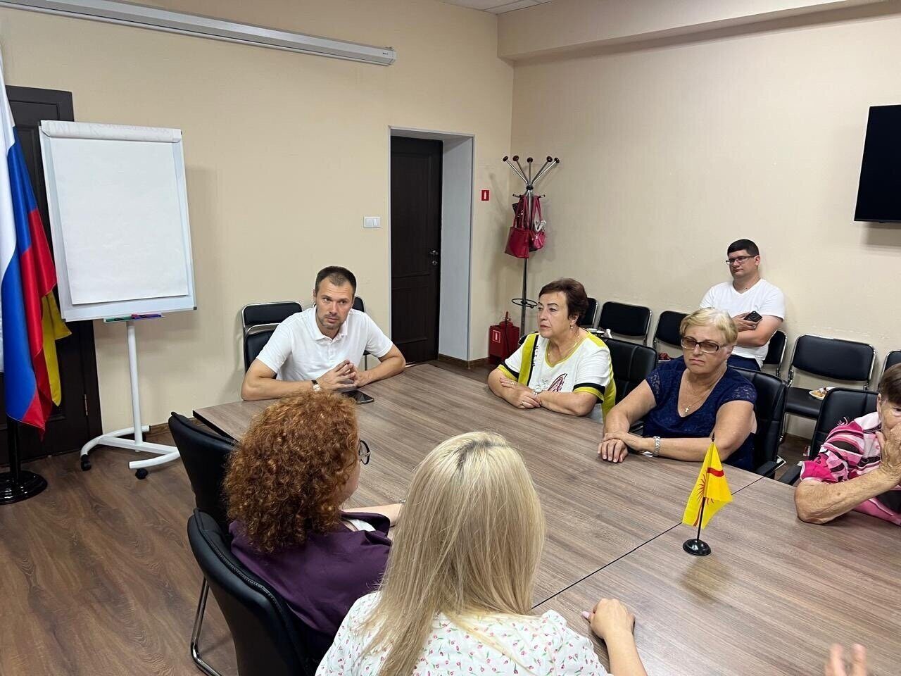Валерий Головченко обсудил с общественными советниками Краснопахорского реализацию местных проектов